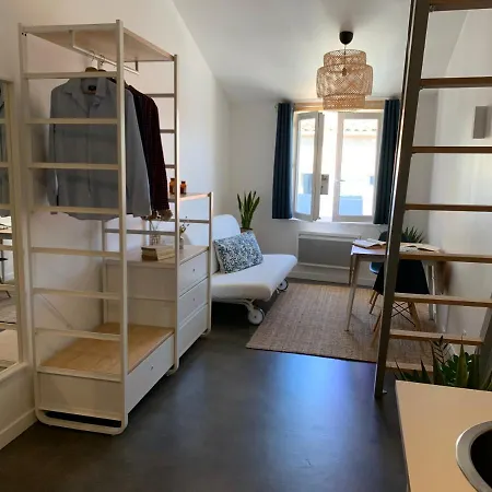 Jolis A 2 Pas Du Vieux Port Dans Immeuble Avec Gardien