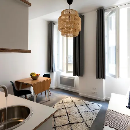 Jolis A 2 Pas Du Vieux Port Dans Immeuble Avec Gardien