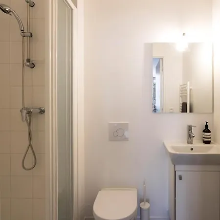 Apartment Jolis A 2 Pas Du Vieux Port Dans Immeuble Avec Gardien