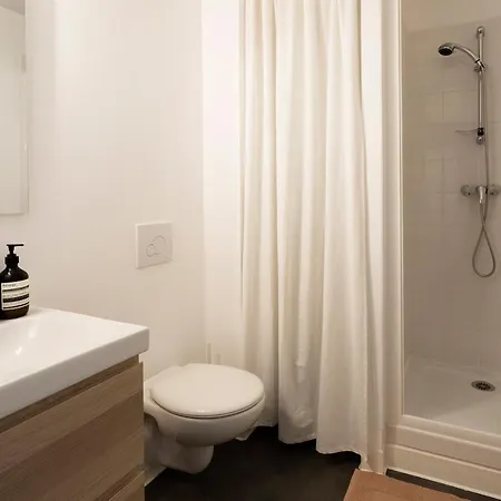 Jolis A 2 Pas Du Vieux Port Dans Immeuble Avec Gardien Apartment